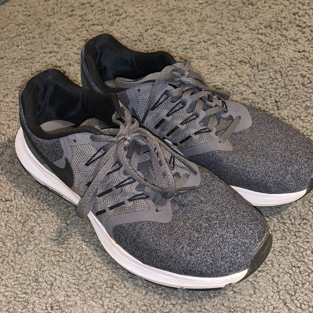 Nike Tennis Shoes